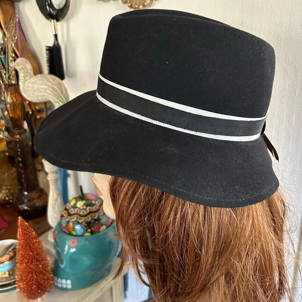 Vintage Black Wool Fedora Hat w Feather Embellishment